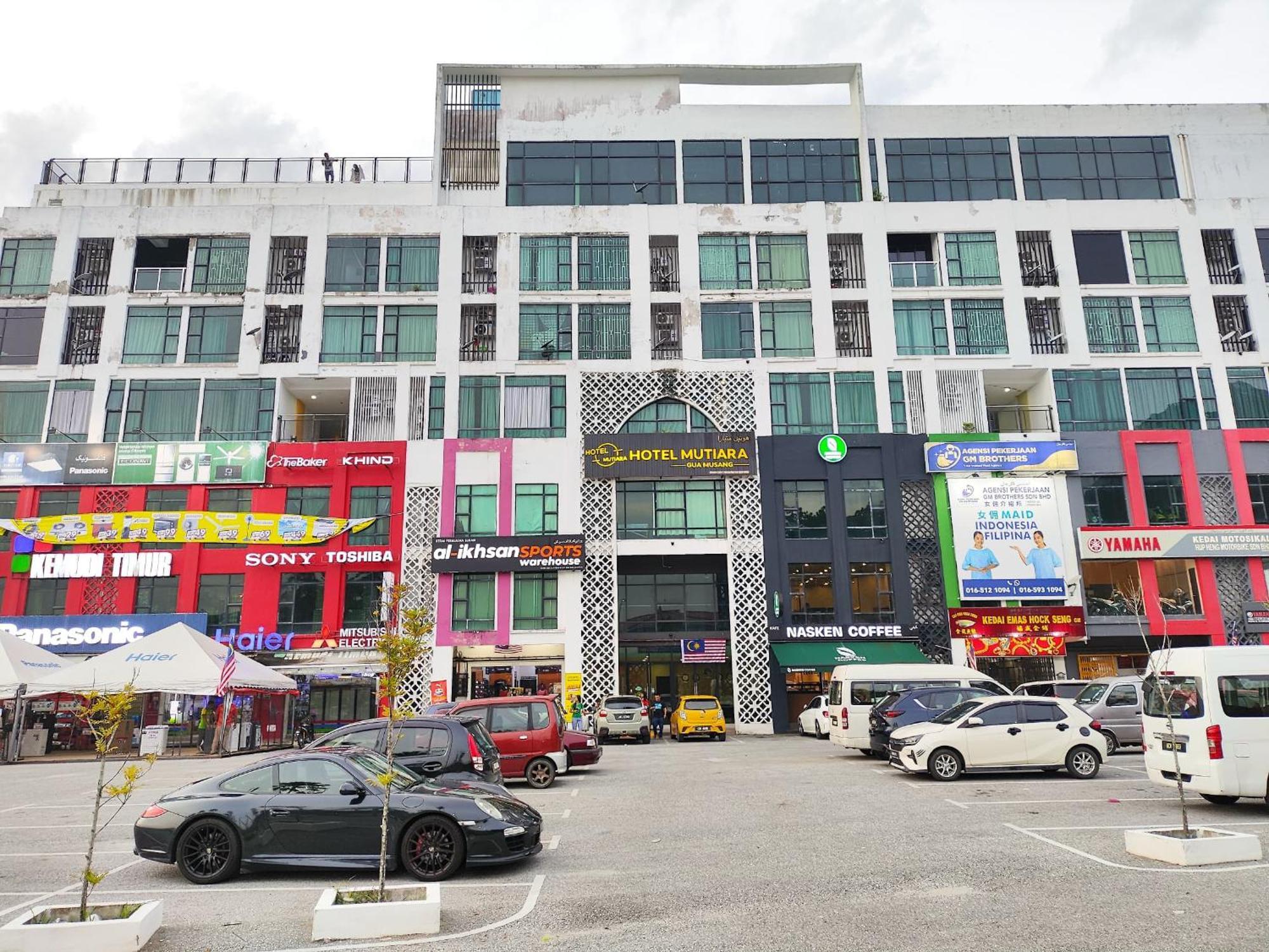 Homestay Studio Apartment Bentara Suite, Kompleks Mutiara Gua Musang Exterior photo